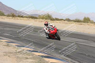 media/Dec-01-2025-Moto Forza (Mon) [[2daa91e15f]]/3-Beginner Group/Session 4 (Turn 10 Inside)/